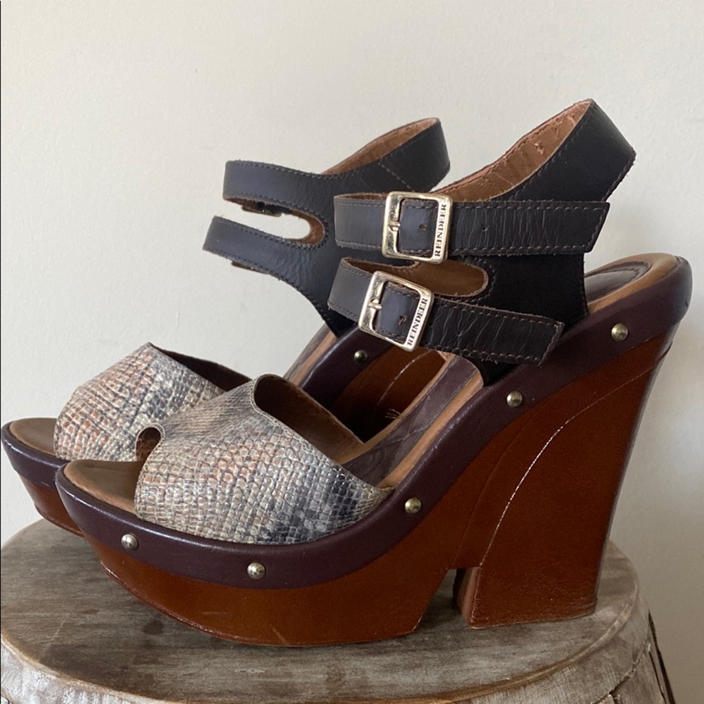Reindeer Cuero Columbian Stylish Brown and Snake Wedge Snake Sandals